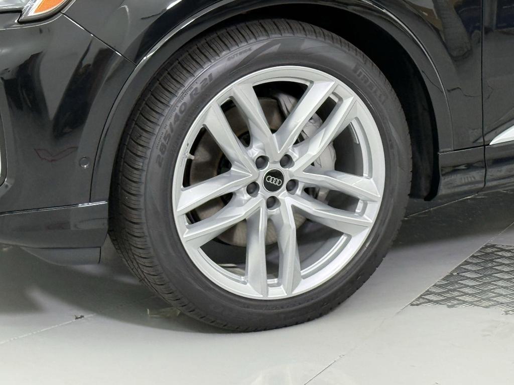 new 2025 Audi Q7 car, priced at $70,831