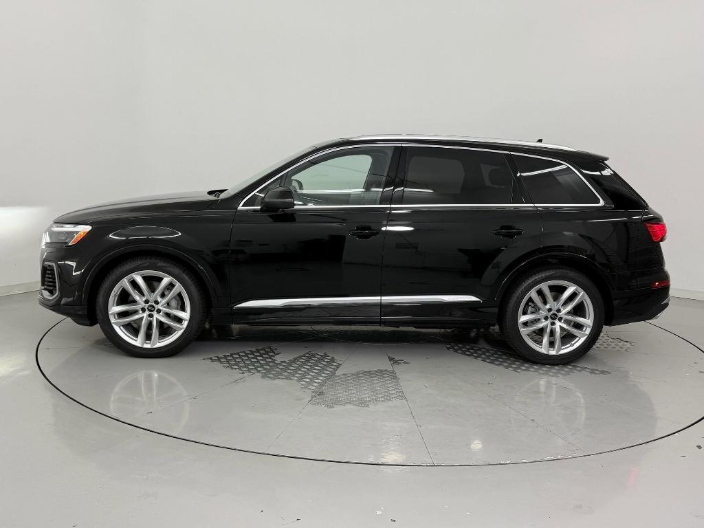 new 2025 Audi Q7 car, priced at $70,831