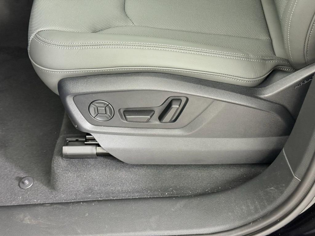 new 2025 Audi Q7 car, priced at $70,831