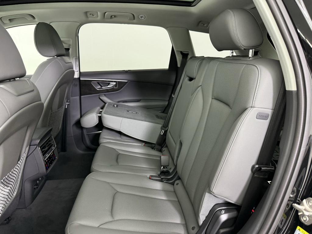 new 2025 Audi Q7 car, priced at $70,831
