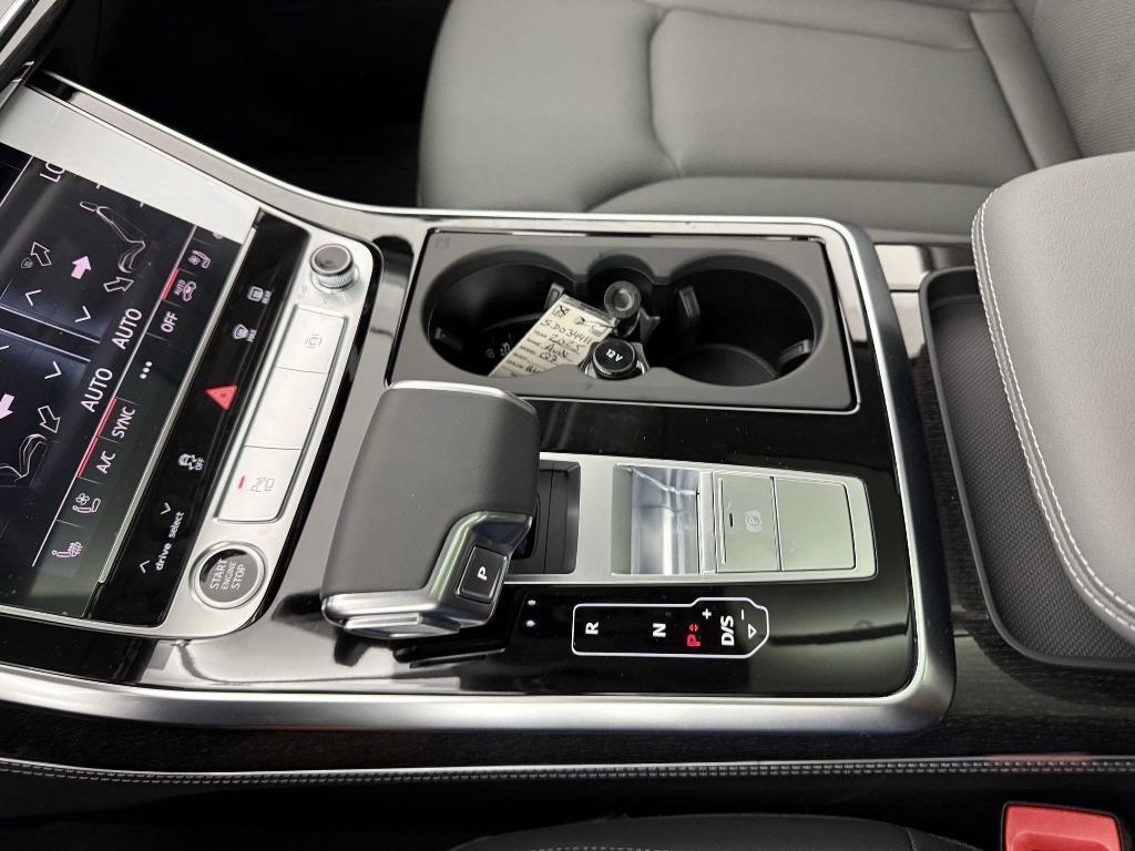 new 2025 Audi Q7 car, priced at $71,601