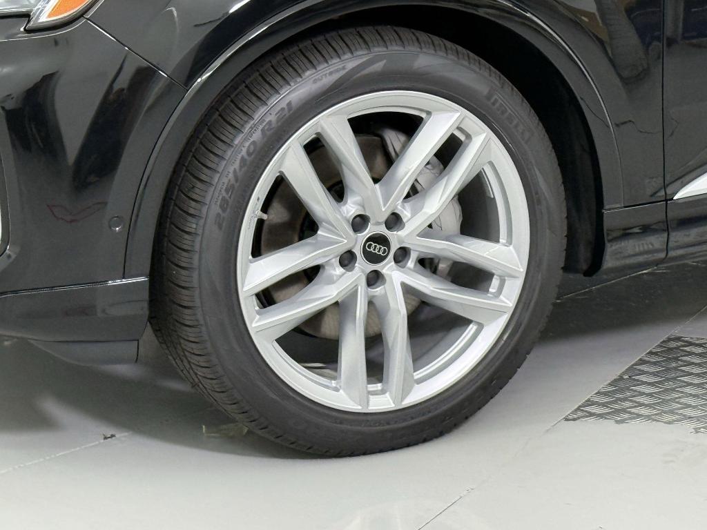 new 2025 Audi Q7 car, priced at $71,601
