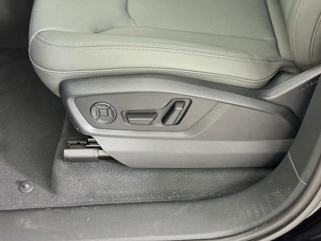 new 2025 Audi Q7 car, priced at $71,601