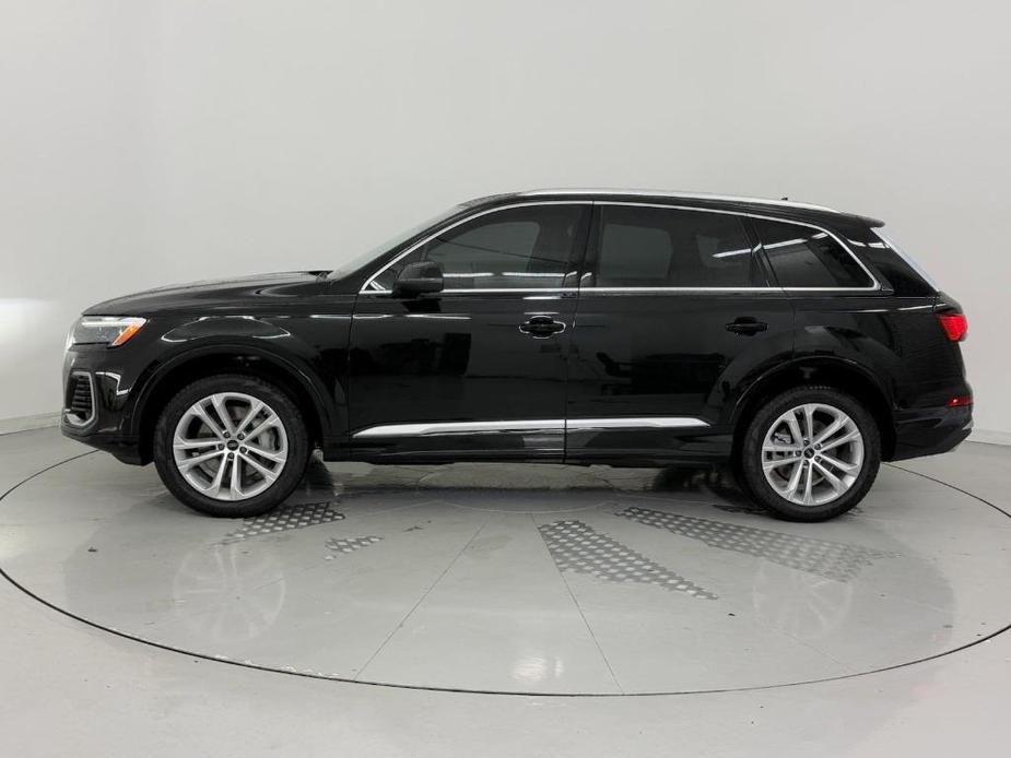 new 2025 Audi Q7 car, priced at $68,971