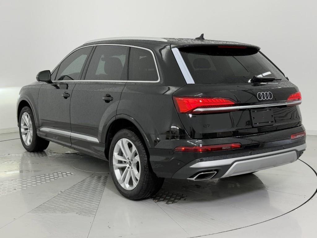 new 2025 Audi Q7 car, priced at $68,971