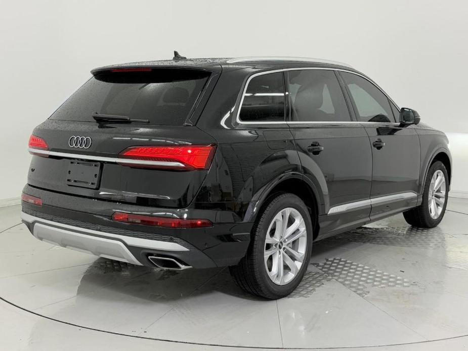 new 2025 Audi Q7 car, priced at $68,971