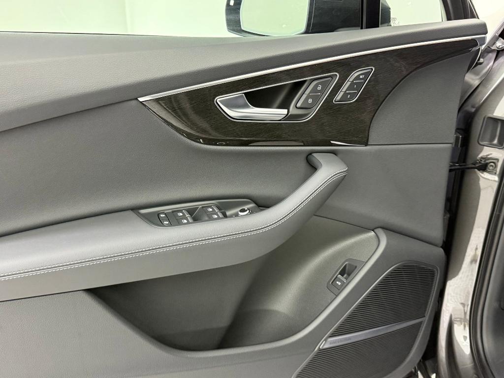 new 2026 Audi Q7 car, priced at $73,451