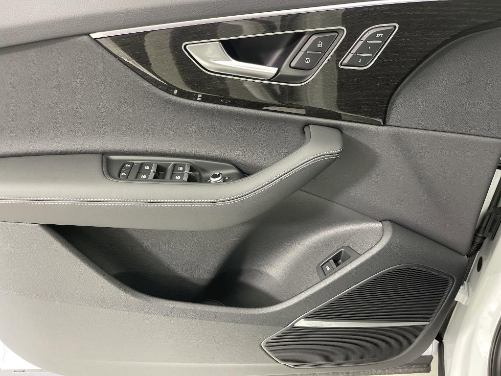 new 2025 Audi Q7 car, priced at $71,251