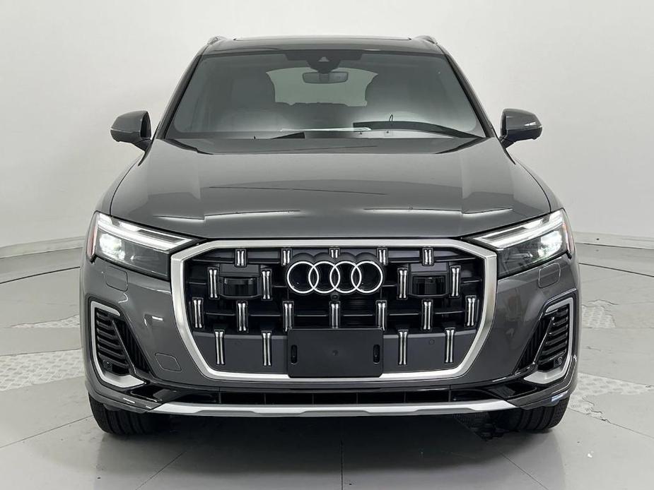 new 2025 Audi Q7 car, priced at $65,901