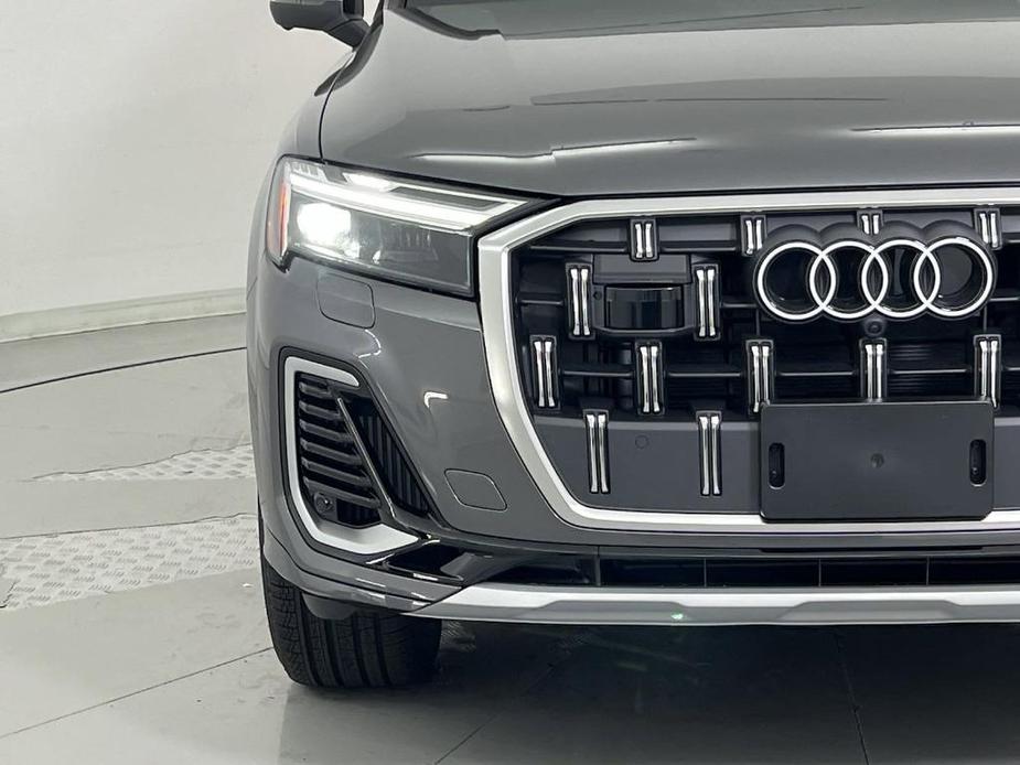 new 2025 Audi Q7 car, priced at $65,901