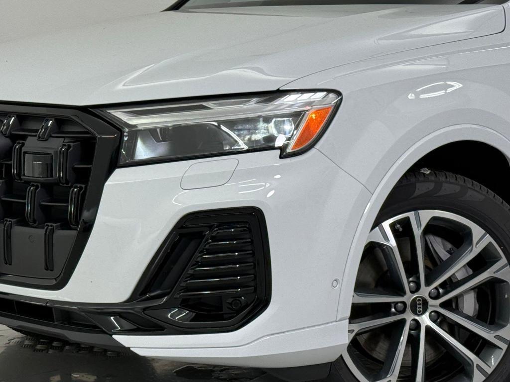 new 2026 Audi Q7 car, priced at $64,881