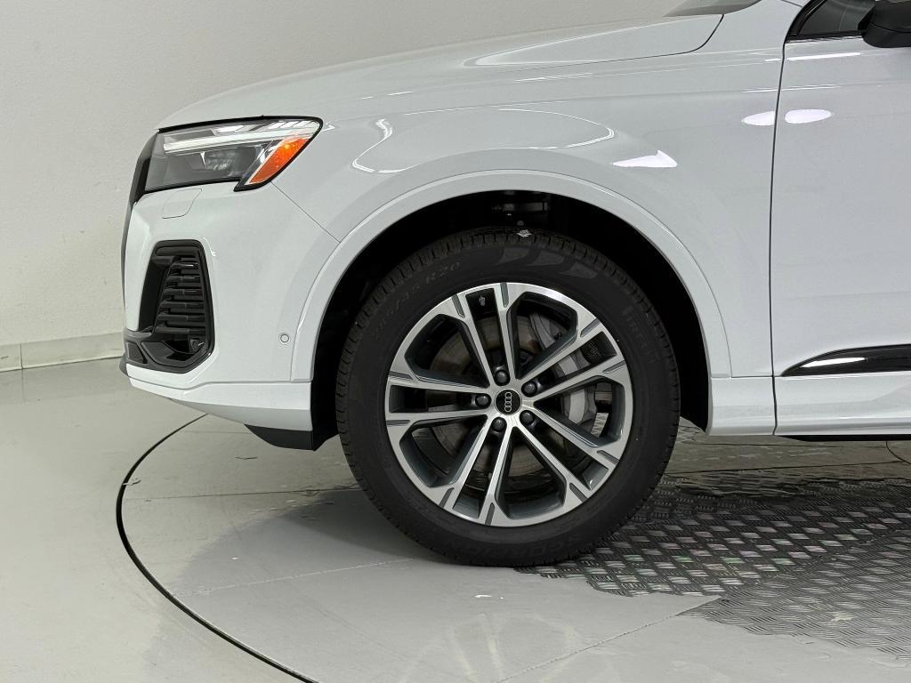 new 2026 Audi Q7 car, priced at $64,881