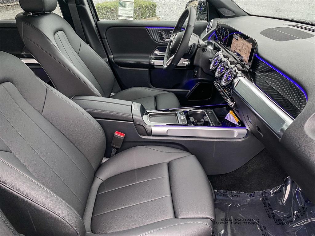 new 2025 Mercedes-Benz GLB 250 car