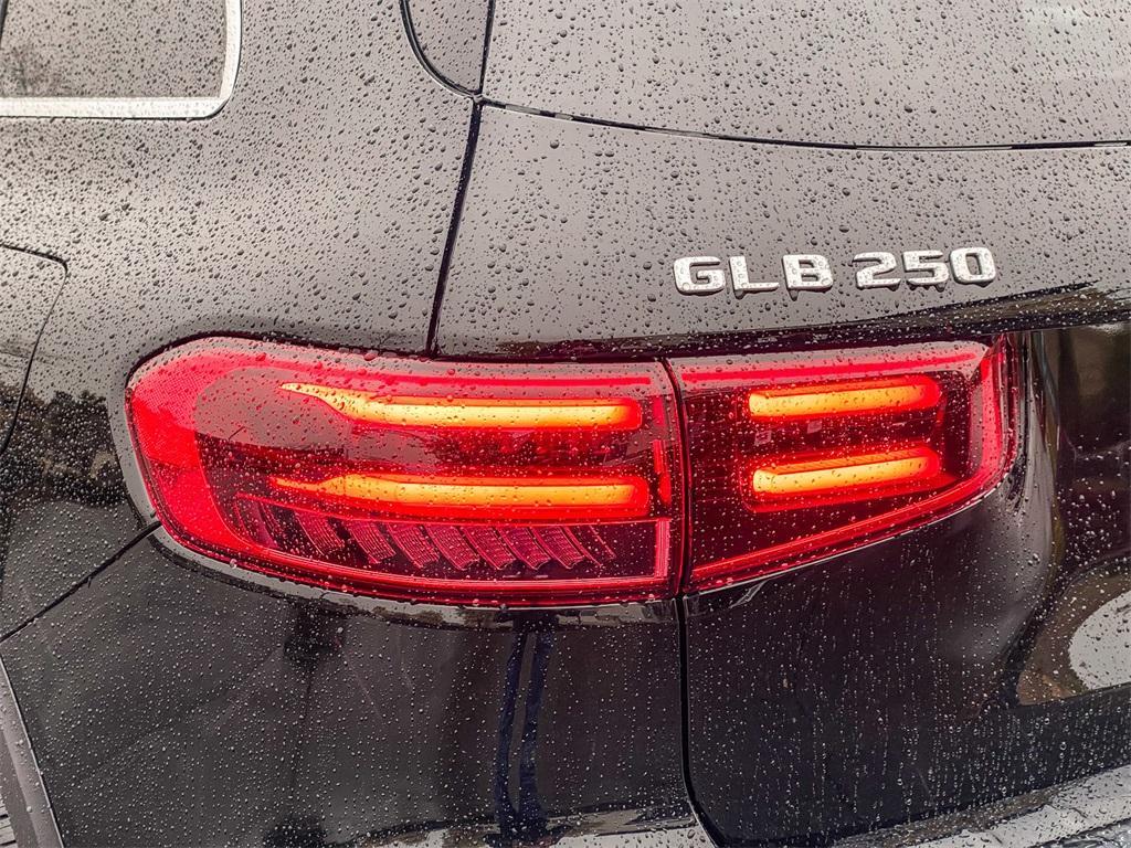 new 2025 Mercedes-Benz GLB 250 car