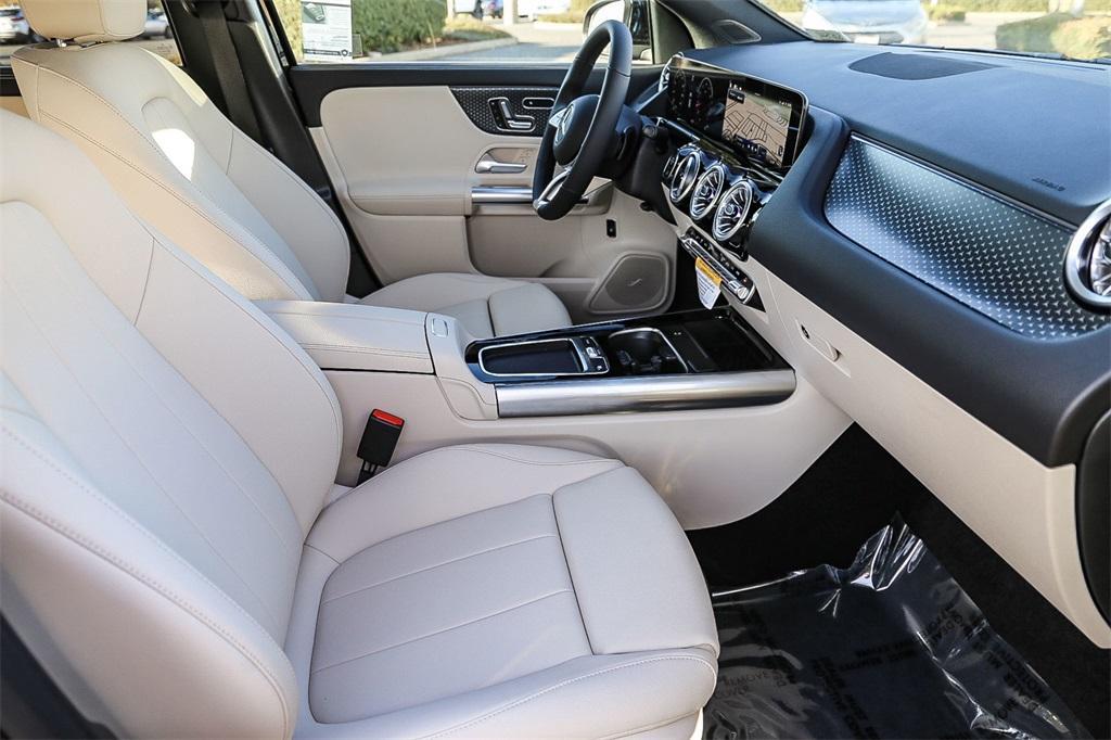 new 2025 Mercedes-Benz GLA 250 car, priced at $50,895