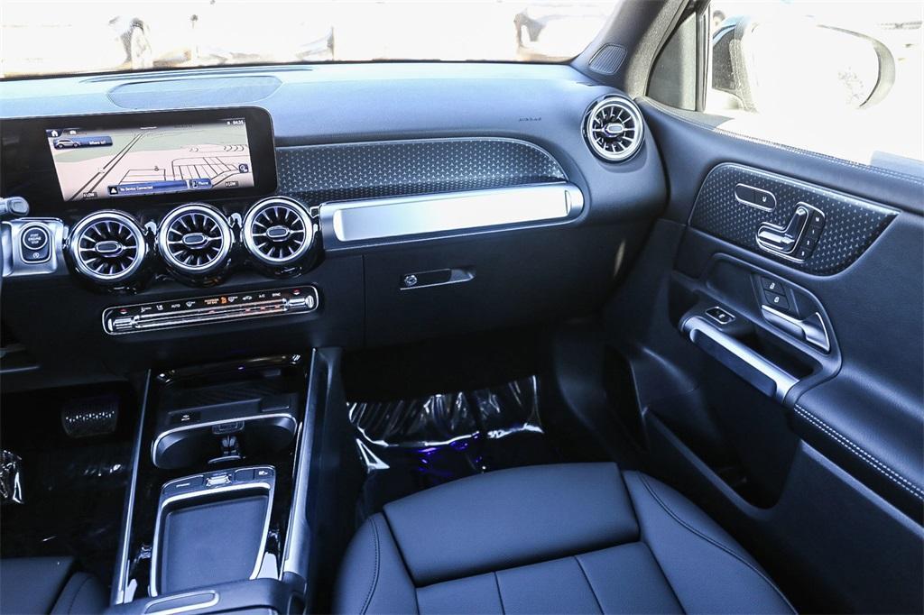 new 2024 Mercedes-Benz GLB 250 car, priced at $53,215