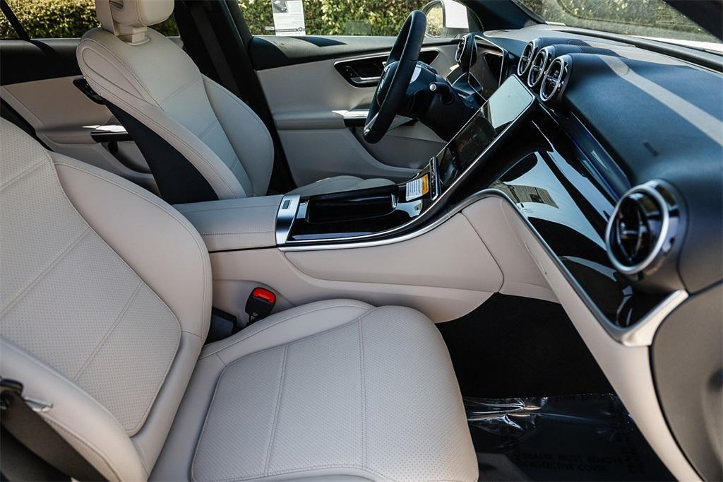 new 2025 Mercedes-Benz GLC 350e car, priced at $61,700