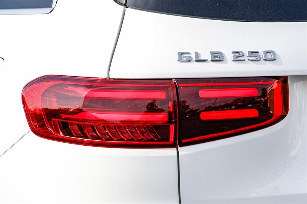 new 2025 Mercedes-Benz GLB 250 car, priced at $51,095