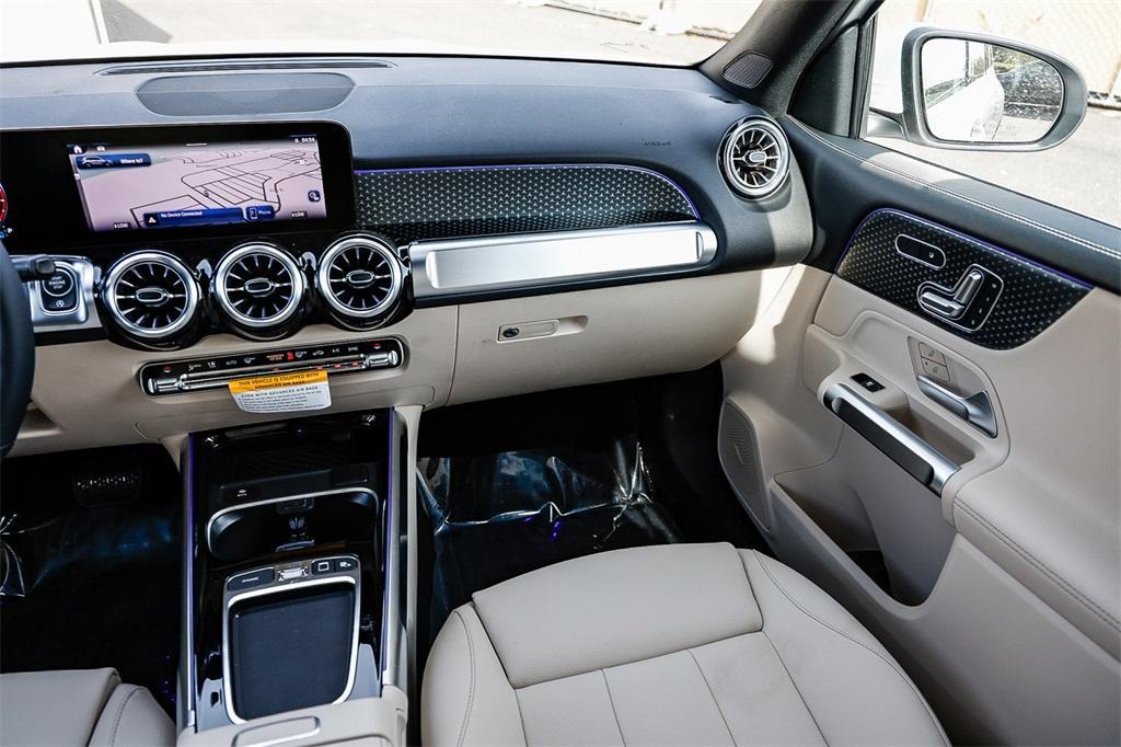 new 2025 Mercedes-Benz GLB 250 car, priced at $51,095