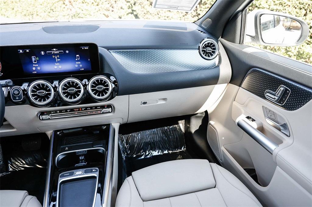used 2025 Mercedes-Benz GLA 250 car, priced at $37,990
