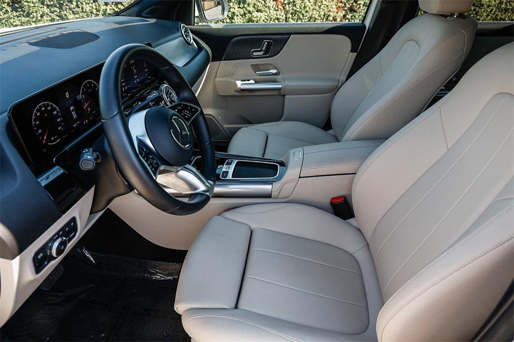 used 2025 Mercedes-Benz GLA 250 car, priced at $37,990