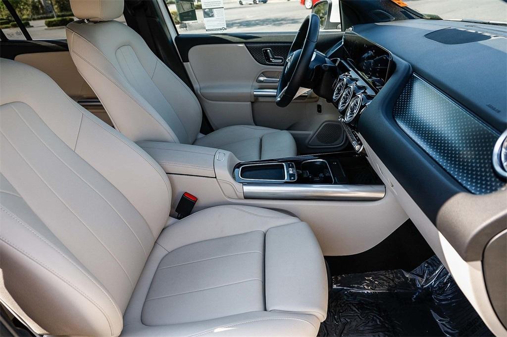 used 2025 Mercedes-Benz GLA 250 car, priced at $37,990