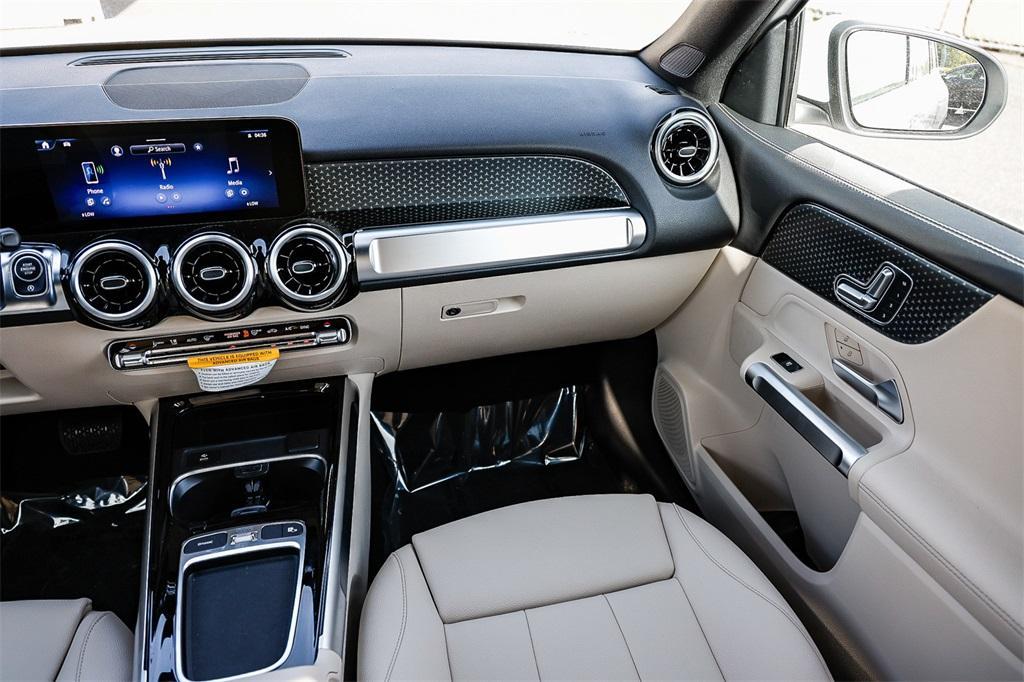 new 2025 Mercedes-Benz GLB 250 car, priced at $46,550