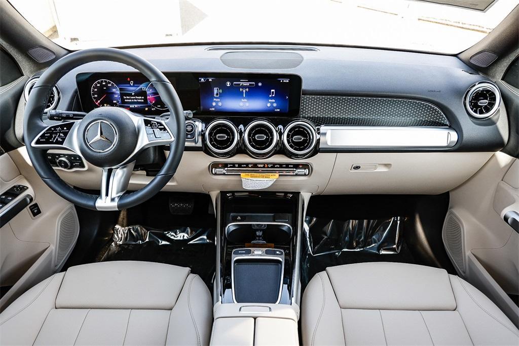 new 2025 Mercedes-Benz GLB 250 car, priced at $46,550