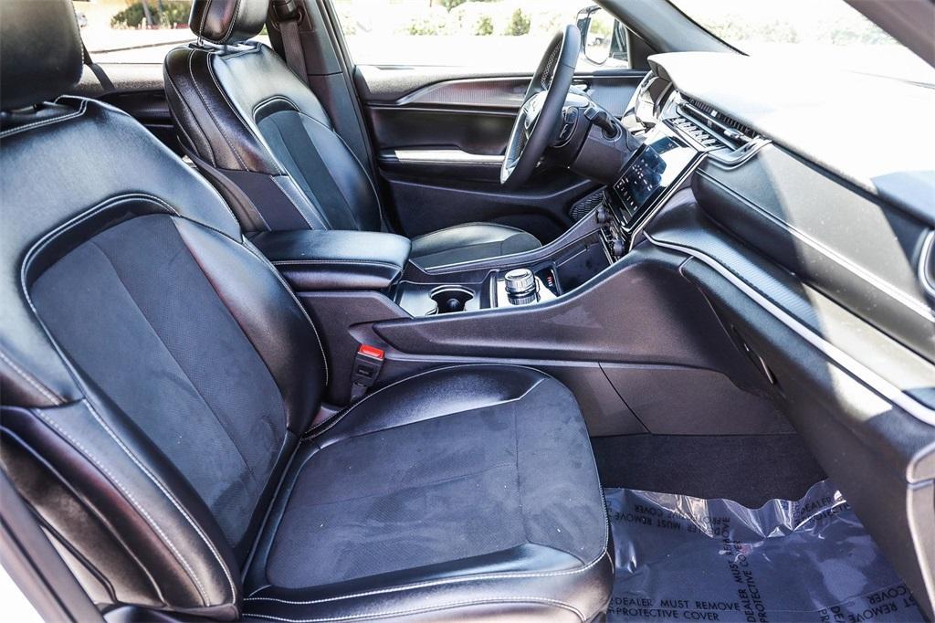 used 2024 Jeep Grand Cherokee car, priced at $37,595