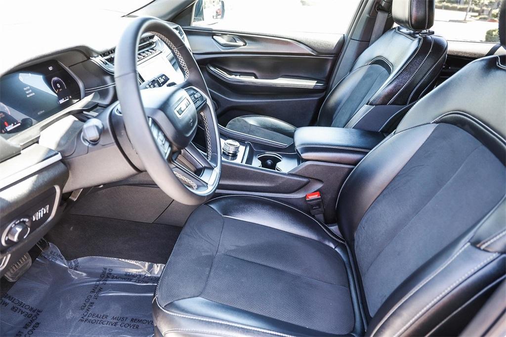 used 2024 Jeep Grand Cherokee car, priced at $37,595