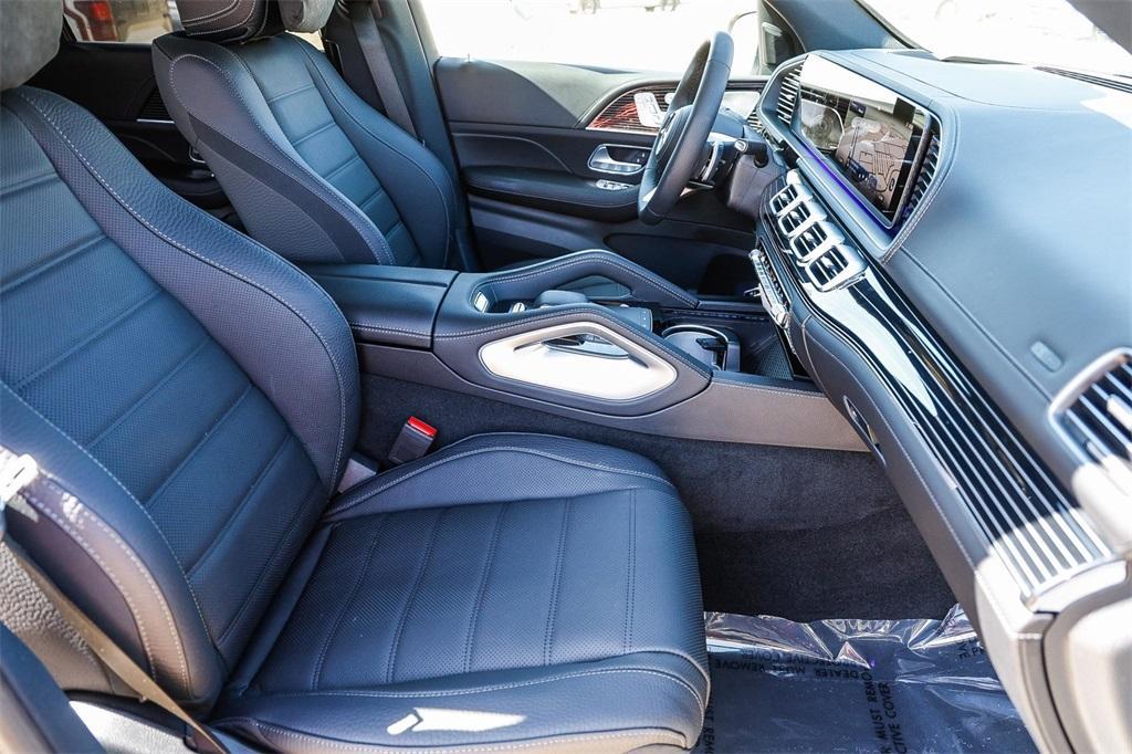 new 2025 Mercedes-Benz GLS 580 car, priced at $124,800