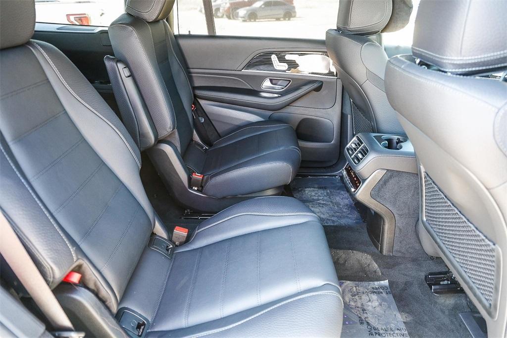 new 2025 Mercedes-Benz GLS 580 car, priced at $124,800