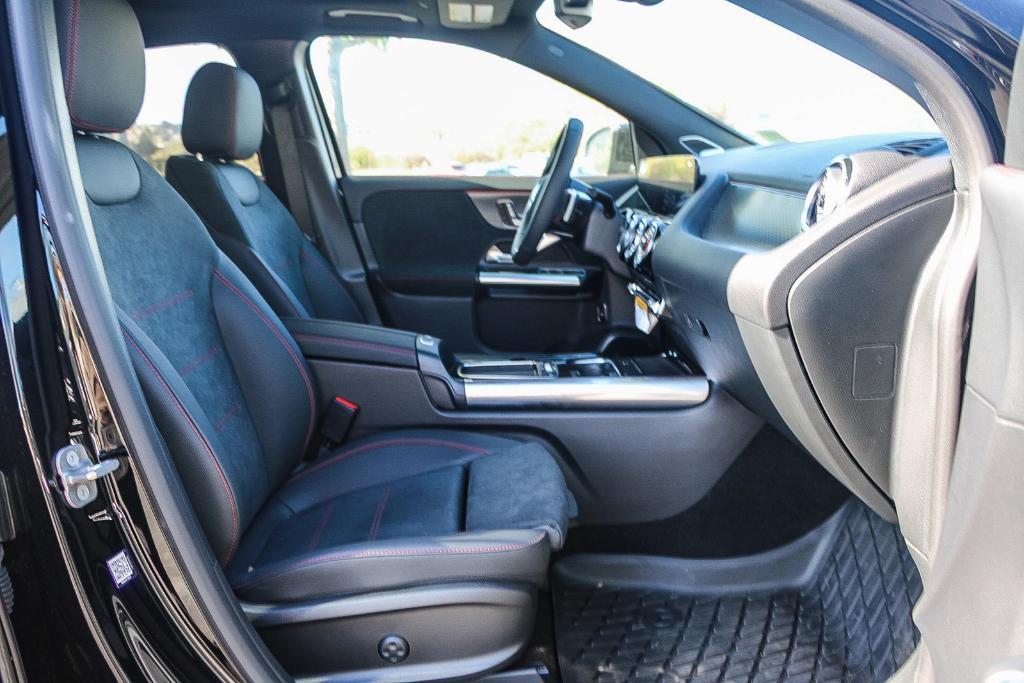 new 2025 Mercedes-Benz GLA 250 car, priced at $52,375