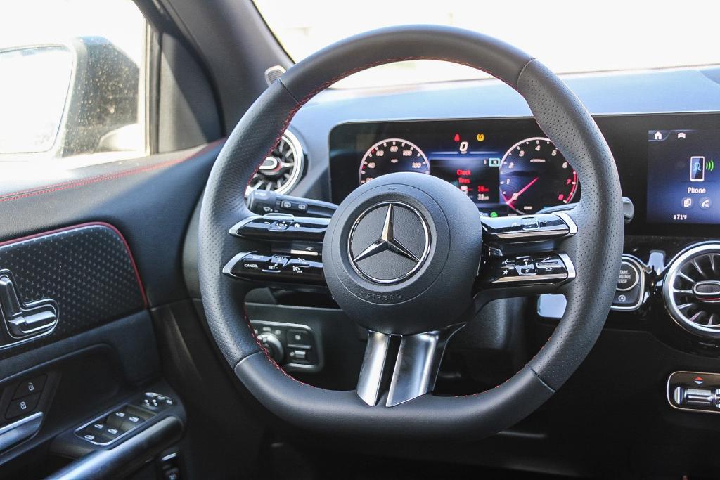 new 2025 Mercedes-Benz GLA 250 car, priced at $52,375