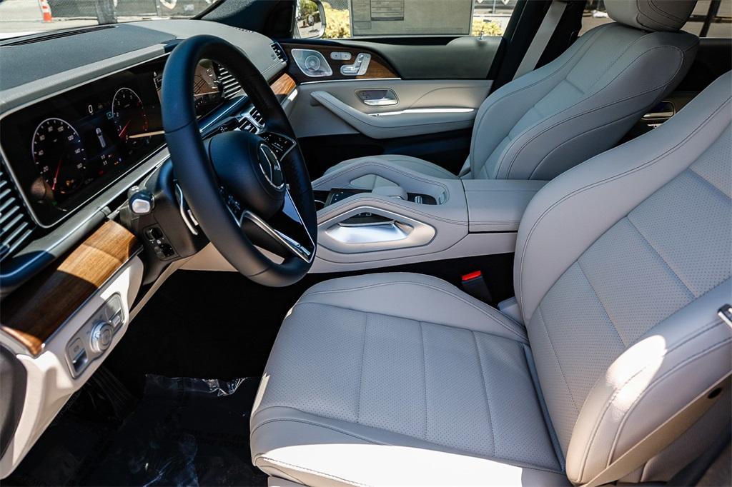 new 2025 Mercedes-Benz GLS 450 car, priced at $91,175