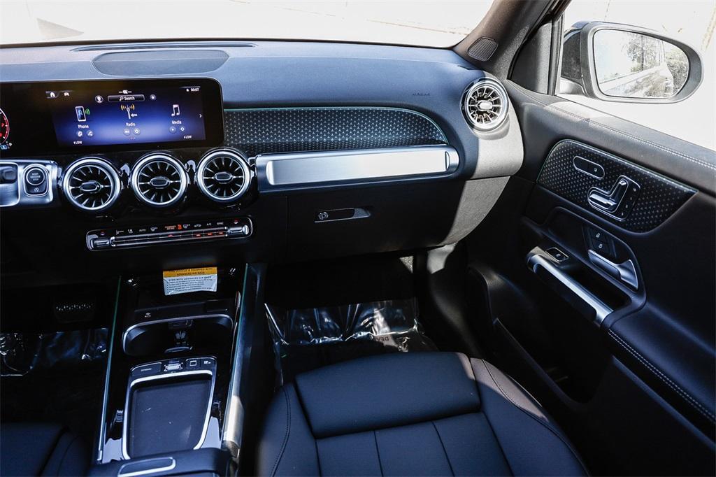 new 2025 Mercedes-Benz GLB 250 car, priced at $49,595