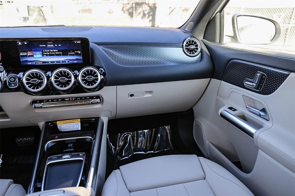 new 2025 Mercedes-Benz GLA 250 car, priced at $47,650