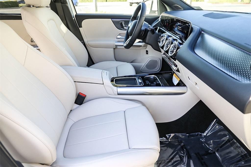 new 2025 Mercedes-Benz GLA 250 car, priced at $47,650