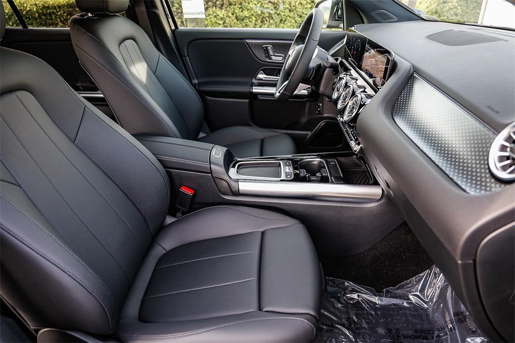 new 2025 Mercedes-Benz GLA 250 car, priced at $45,484