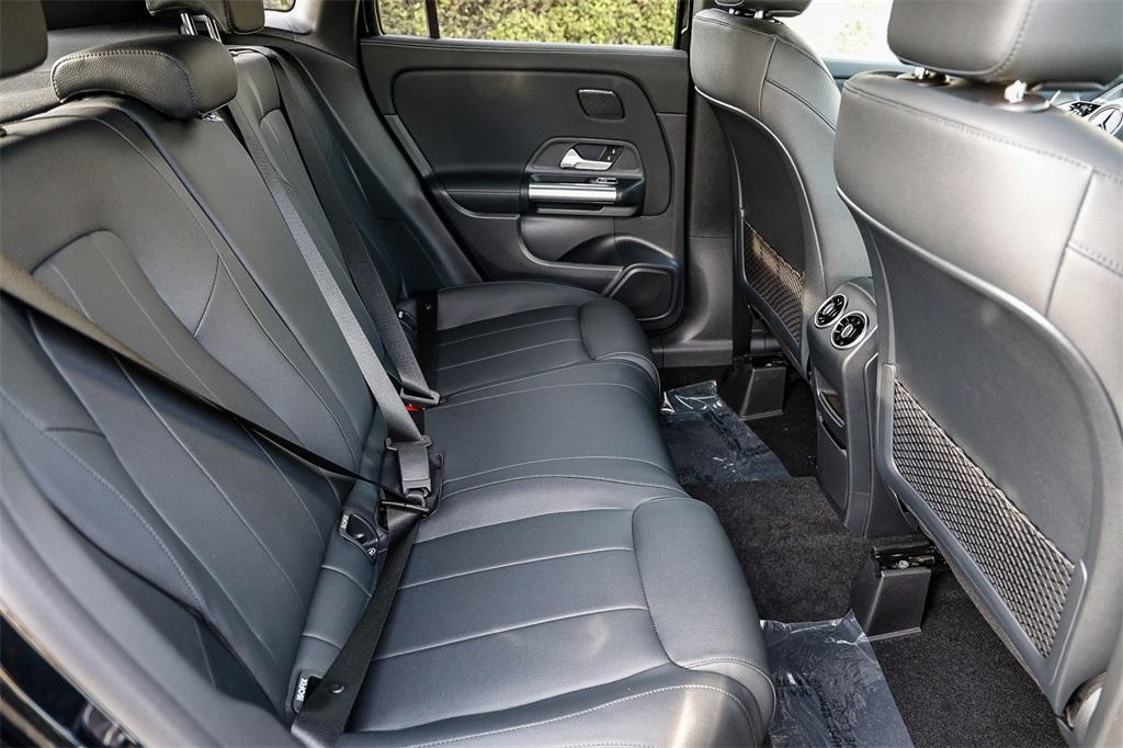 new 2025 Mercedes-Benz GLA 250 car, priced at $45,484