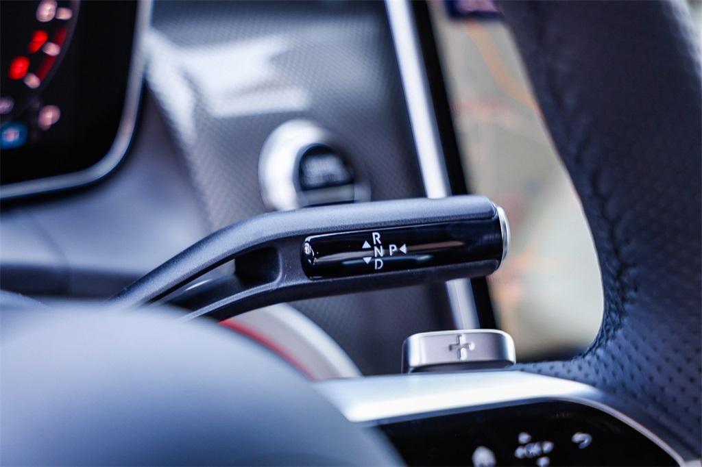 new 2025 Mercedes-Benz GLC 350e car