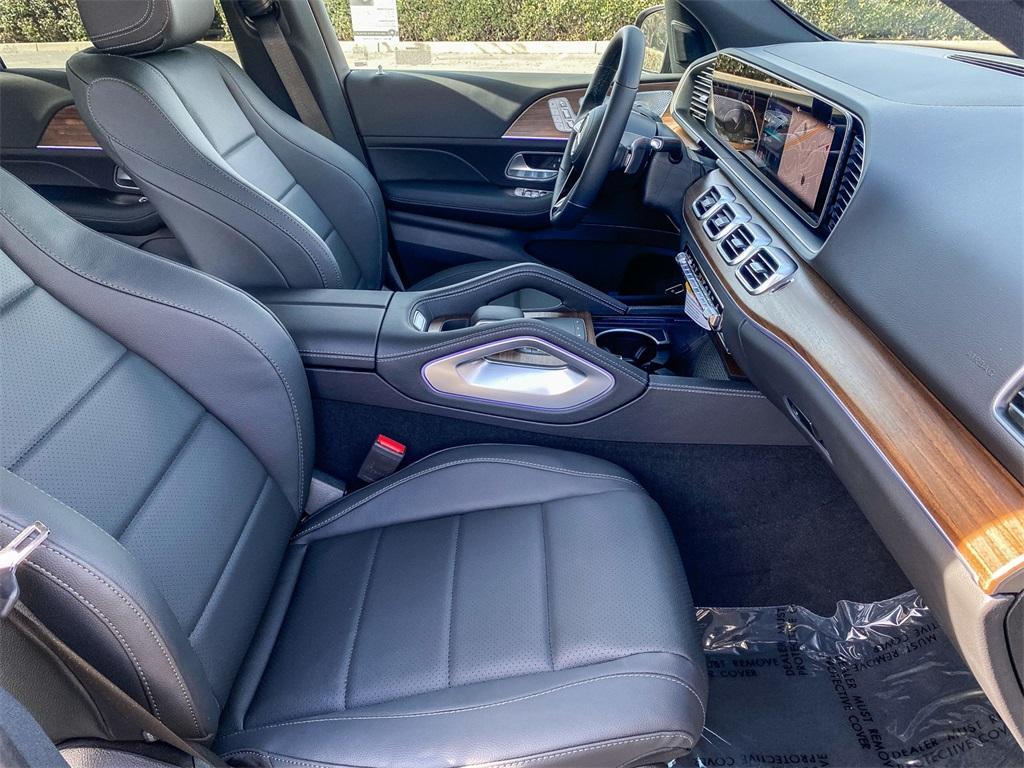 new 2025 Mercedes-Benz GLE 450 car, priced at $81,245