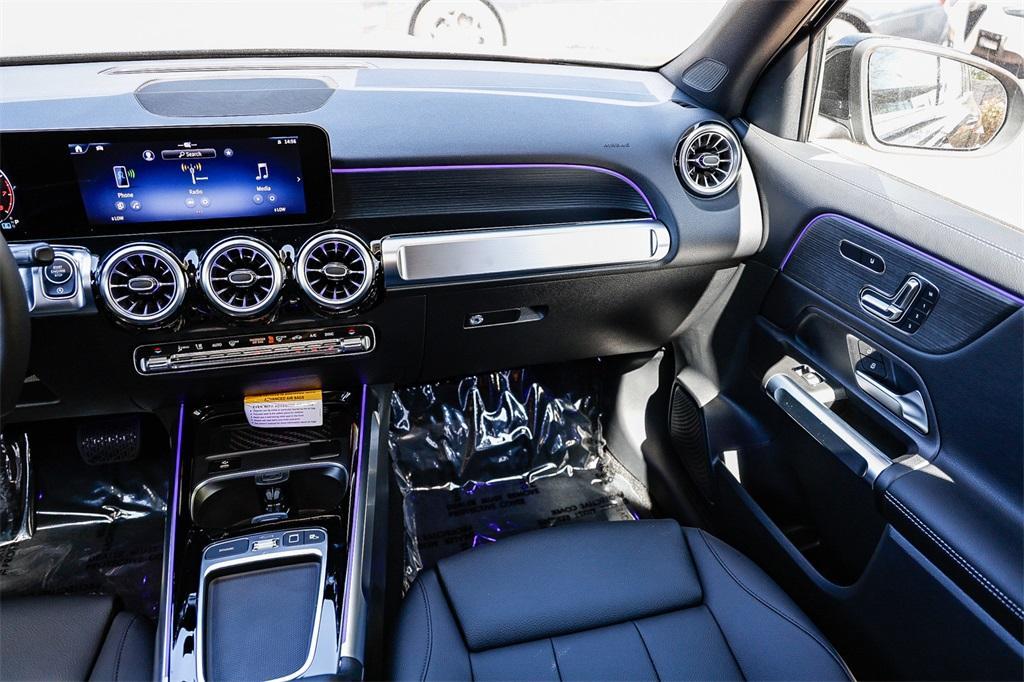 new 2025 Mercedes-Benz GLB 250 car, priced at $51,590