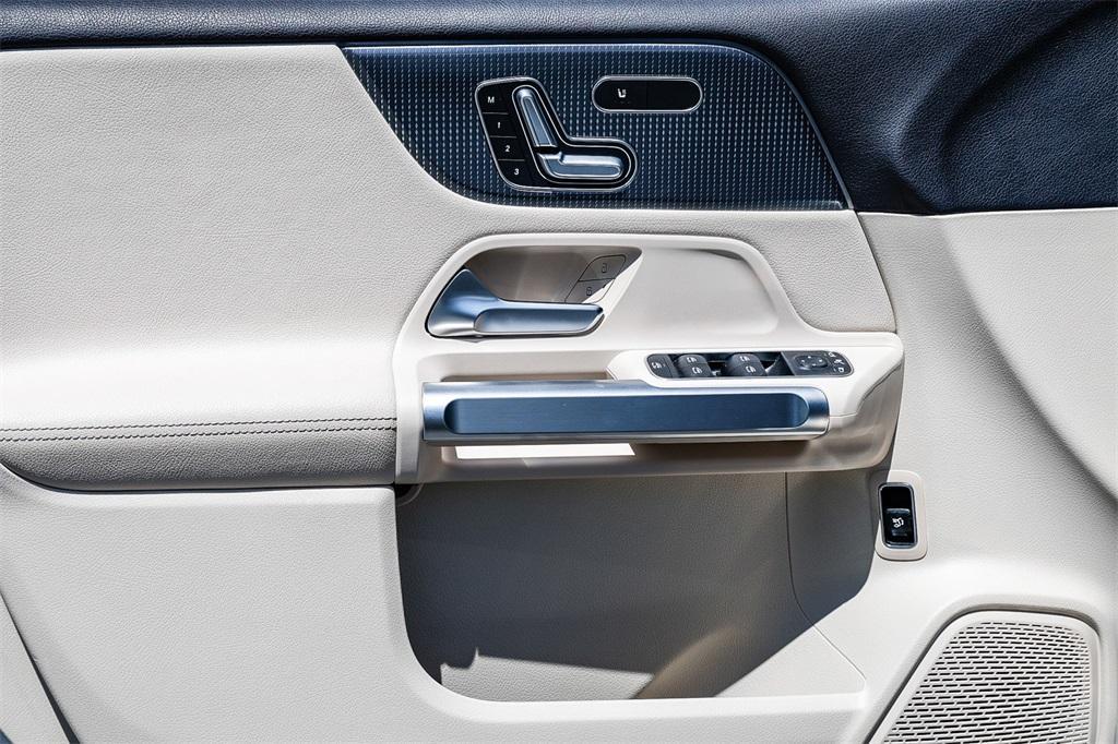 used 2020 Mercedes-Benz GLB 250 car, priced at $25,923