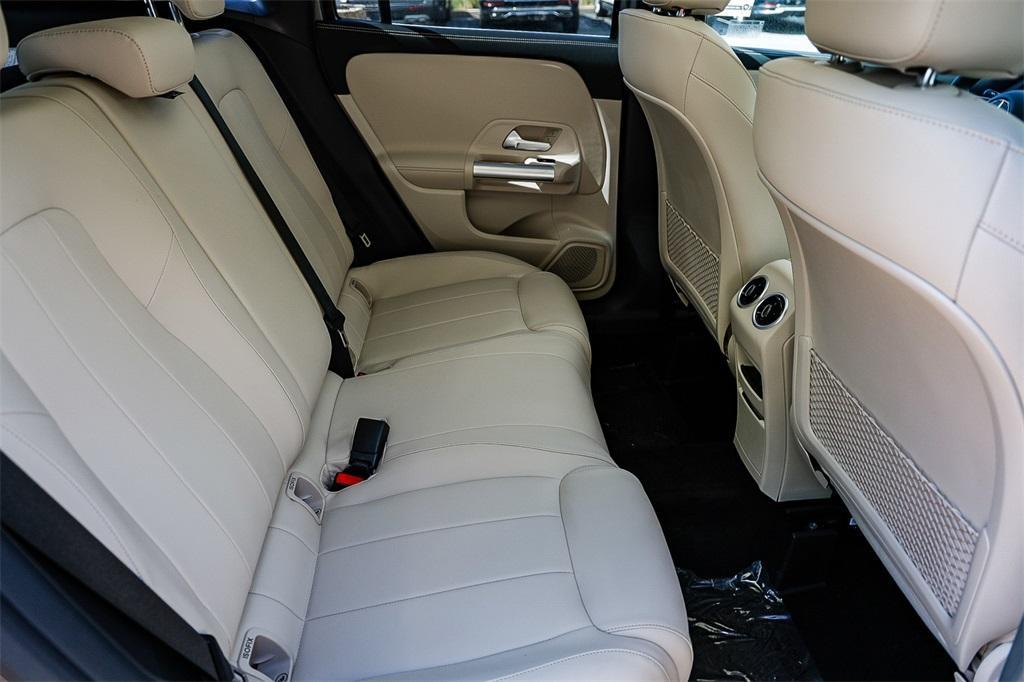new 2025 Mercedes-Benz GLA 250 car, priced at $48,160