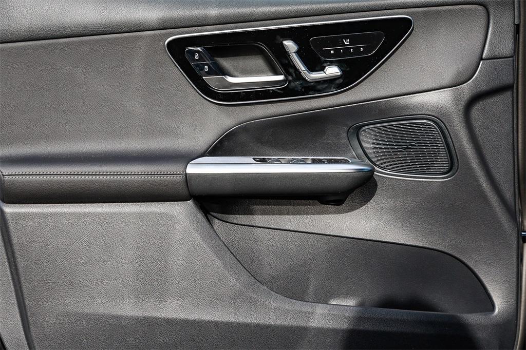 new 2025 Mercedes-Benz GLC 300 car, priced at $54,150