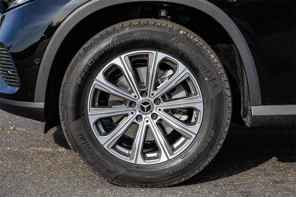 new 2025 Mercedes-Benz GLC 300 car, priced at $54,150