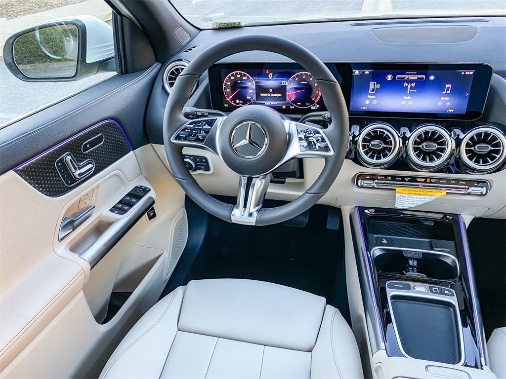 new 2025 Mercedes-Benz GLA 250 car, priced at $47,295