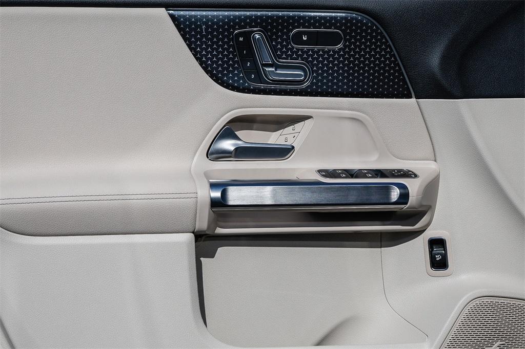 new 2025 Mercedes-Benz EQB 250 car, priced at $57,775