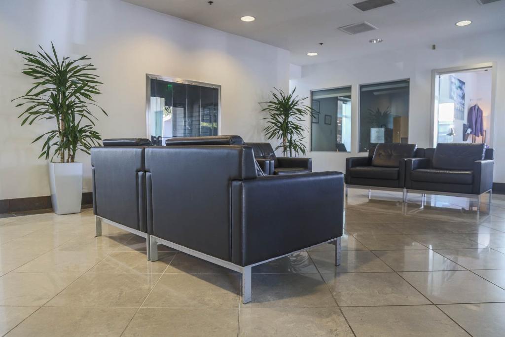 used 2017 Land Rover Range Rover car, priced at $28,150